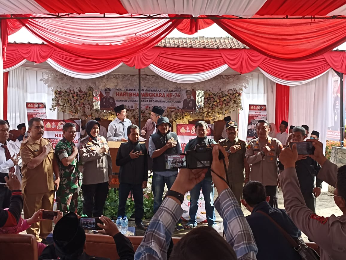 NIKAH MASAL DAN KHITANAN RANGKA MEMPERINGATI HARI BHAYANGKARA KE -76 POLSEK CIKANCUNG
